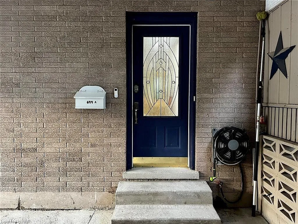 3 bed, $2,425 — Photo 2