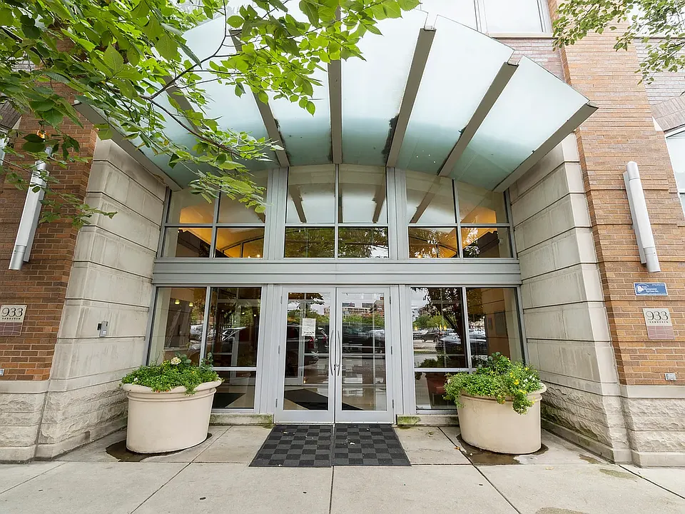 933 W Van Buren St #623