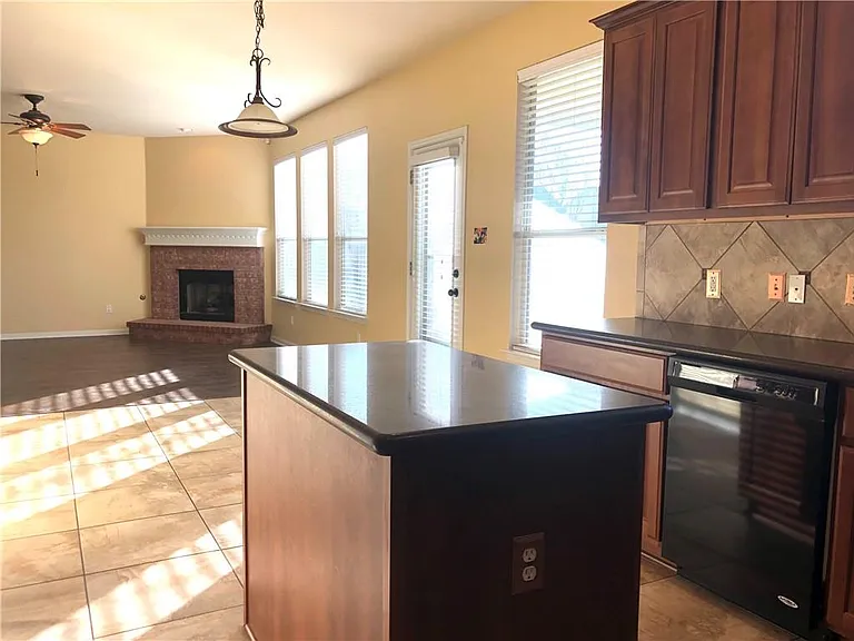 20625 Farm Pond Ln — Photo 13