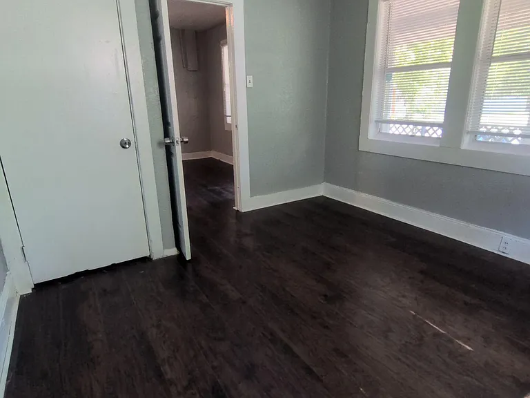 2092 Benedict Rd — Photo 10