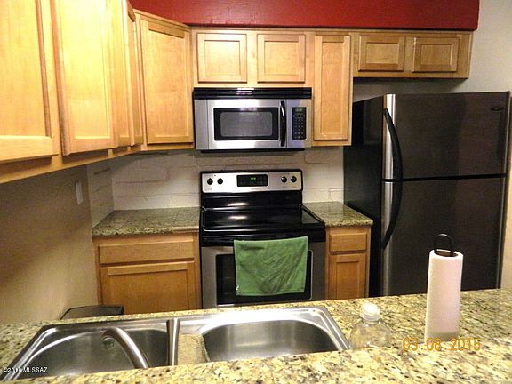 2nd image of 931 N Euclid Ave #101