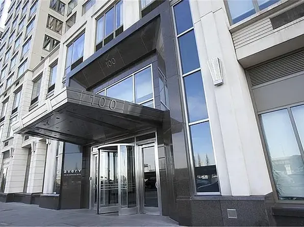 100 Riverside Boulevard image 19 of 20