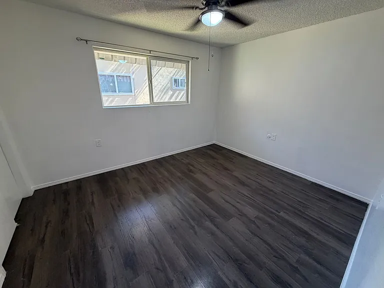 919-923 Alvarado Dr SE — Photo 15