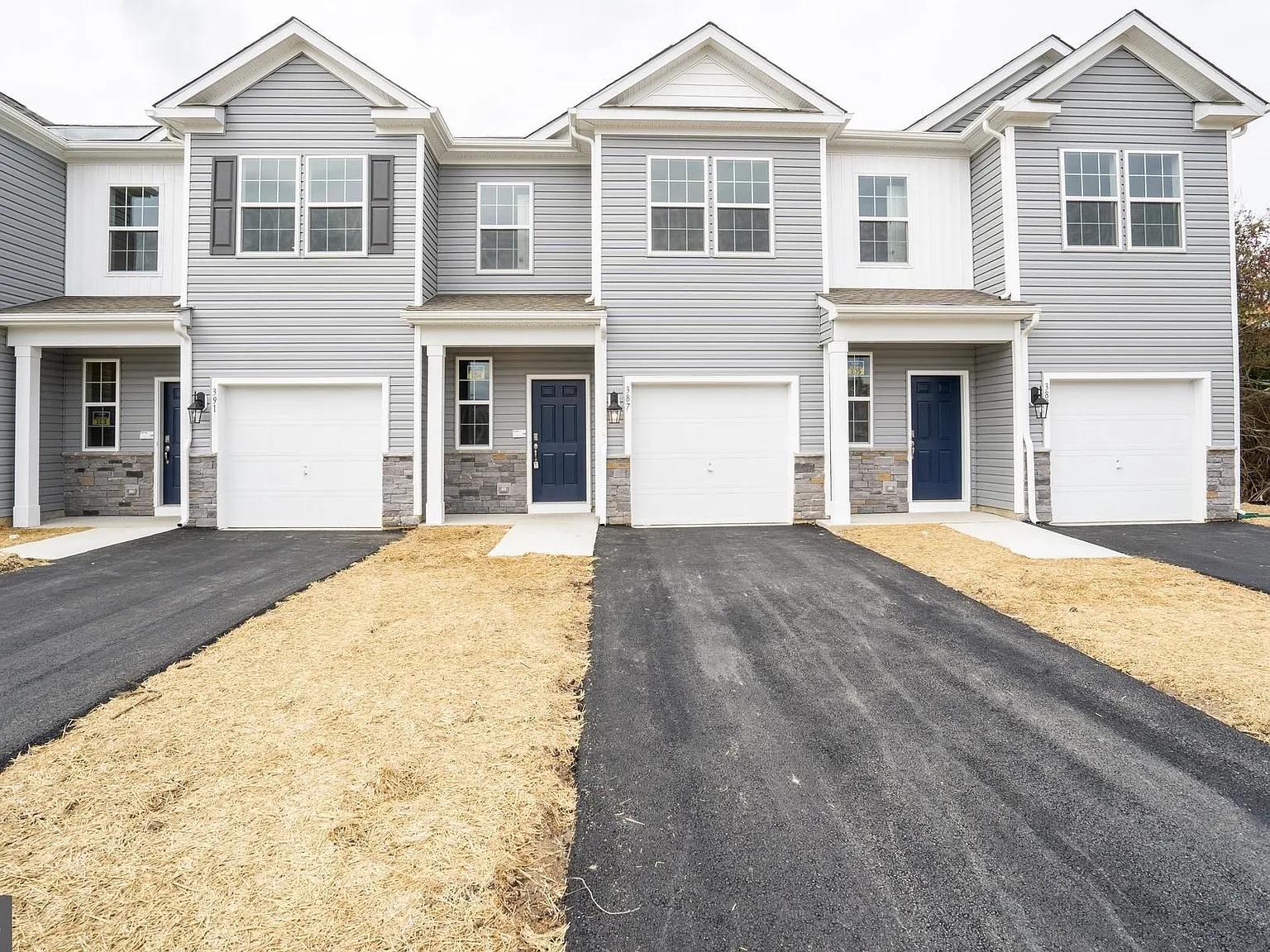 3 bed, 2.5 bath, 1484 sqft, $2,750 — Photo 3