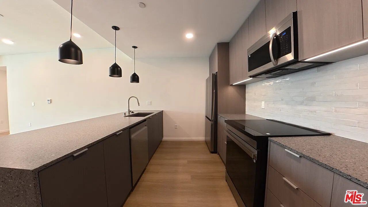 3 bed, 1744 sqft, $5,000 — Photo 3