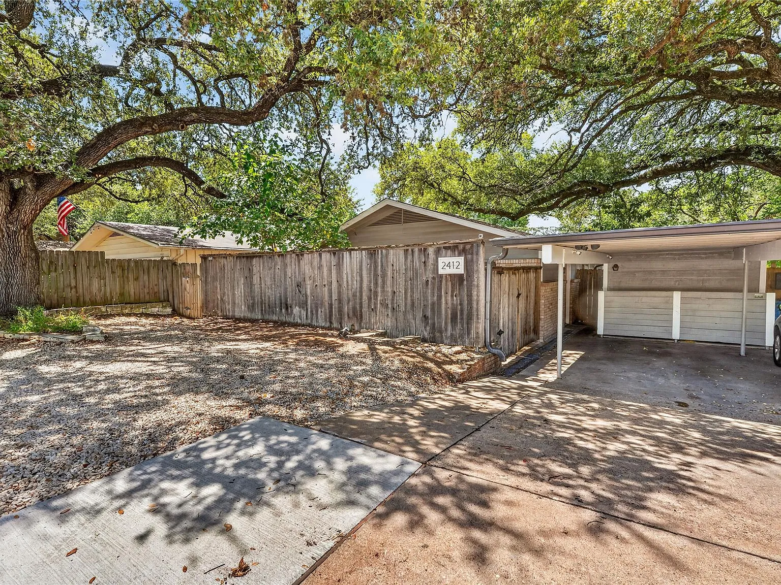 3 bed, 2.0 bath, 1270 sqft, $2,100 — Photo 1