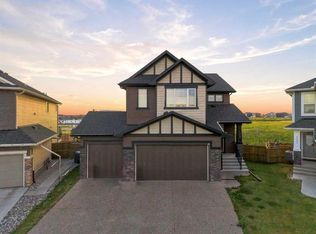 123 E Dawson Harbour Ct, Chestermere, AB T1X 1Z7