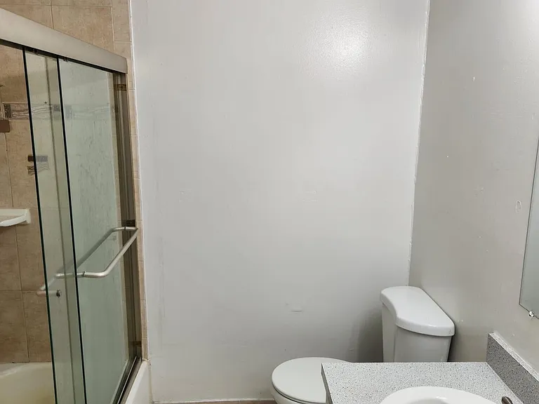 834 NW 82nd Ave — Photo 5