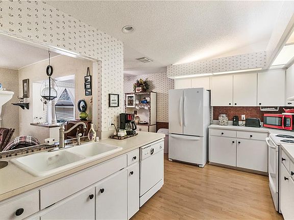 5th image of 7204 Regent Dr
