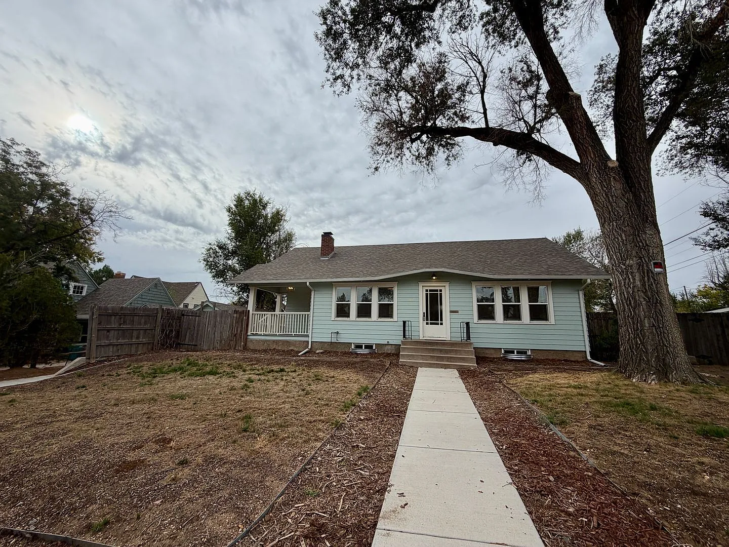 3 bed, 1.0 bath, 1096 sqft, $2,050 — Photo 3