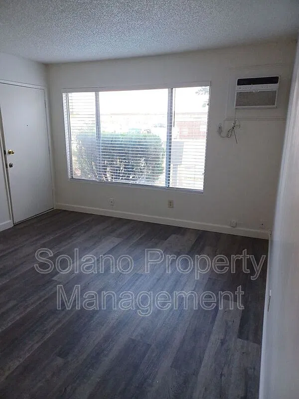 Studio, 528 sqft, $1,450 — Photo 1
