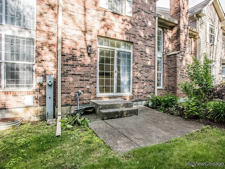 2140 Yale Cir — Photo 20