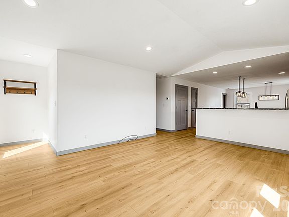 5th image of 1021 Alexander Rd