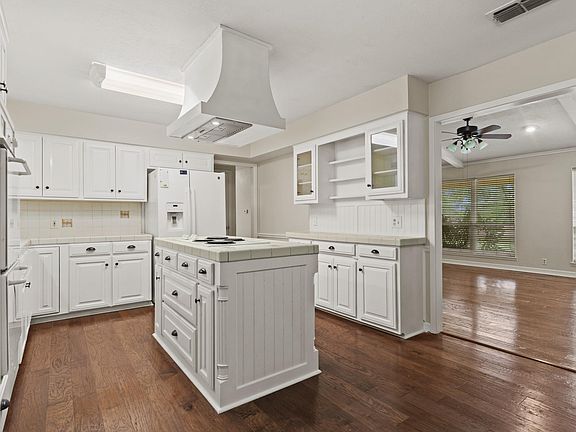 5th image of 1628 Leisure Ln