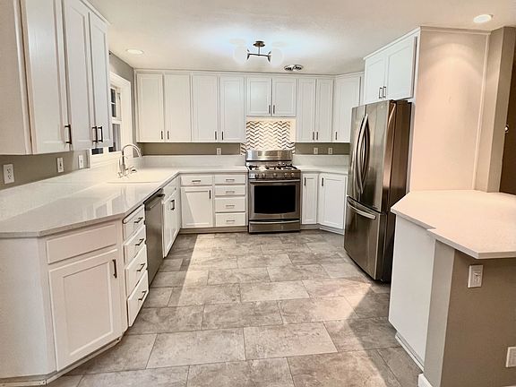 3 Kitchen_12302022