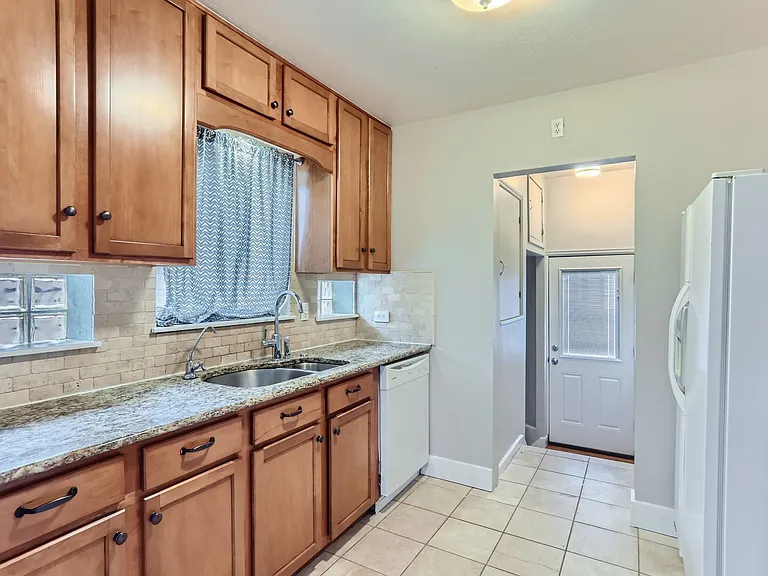 849 Grape St — Photo 12