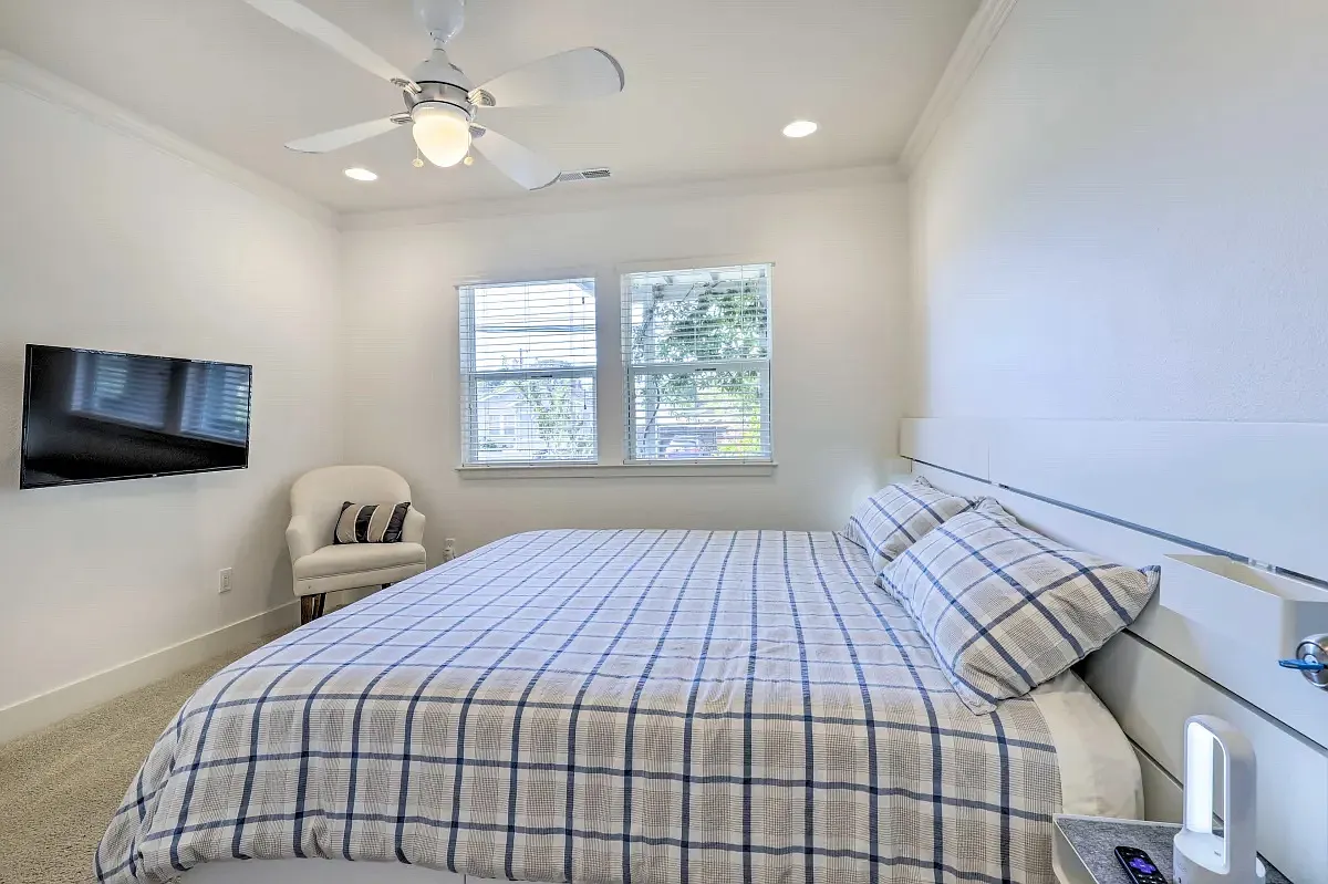 2 bed, 1400 sqft, $3,500 — Photo 2