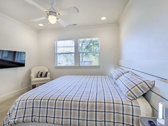 2nd image of 515 Mountain View Ave #A