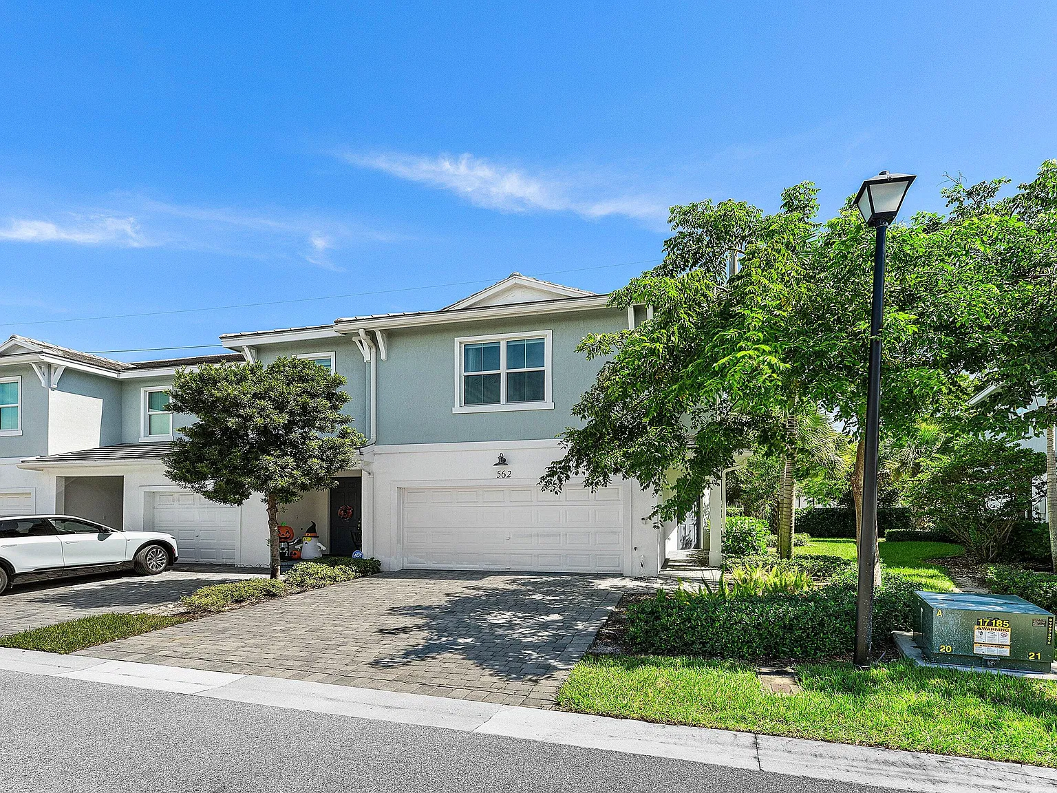 3 bed, 2.5 bath, 1888 sqft, $4,150 — Photo 3