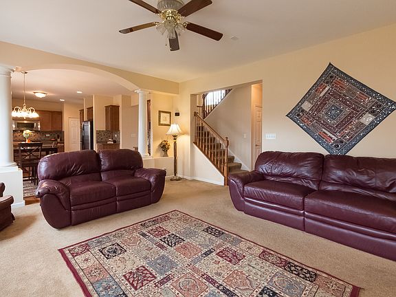 3rd image of 409 Blue Heron Cir