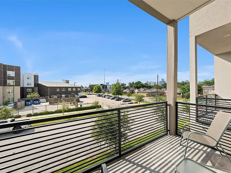 2315 Eagle St — Photo 2