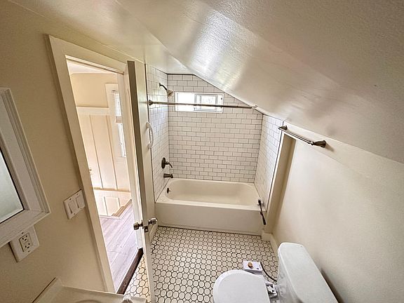 5th image of 81 N Chestnut St #D
