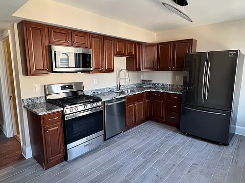 94 W Main St #3J Photo 1