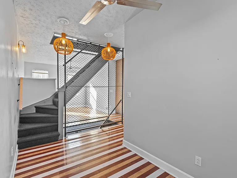 5201 1/2 Duncan St — Photo 10