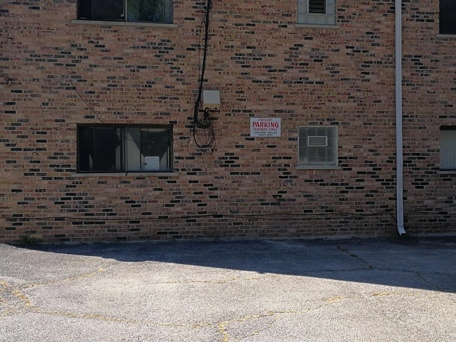 2 bed, 950 sqft, $1,350 — Photo 3