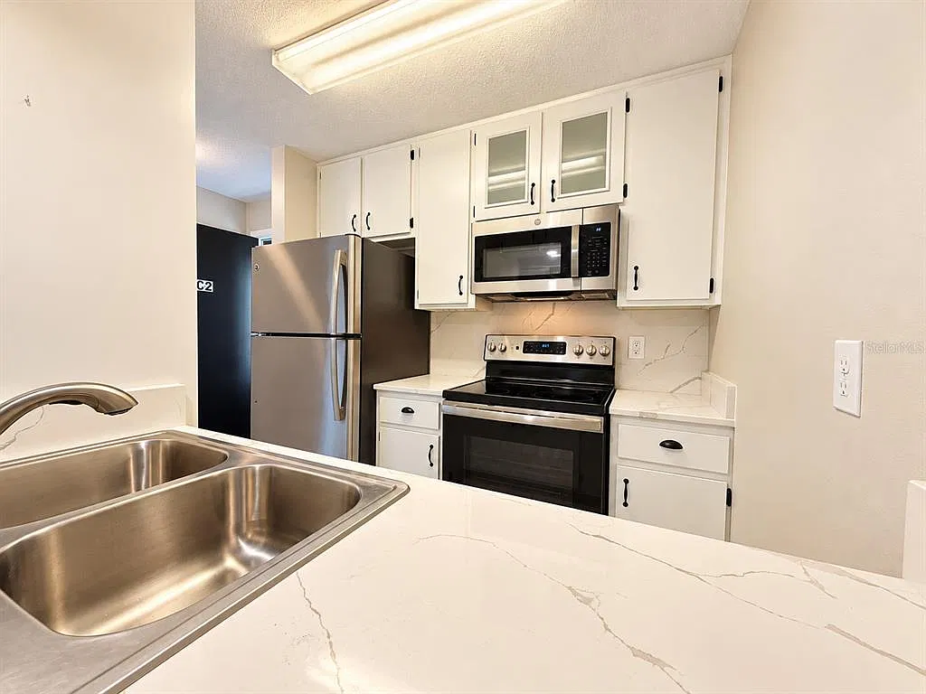 2 bed, 1.0 bath, 840 sqft, $1,375 — Photo 2