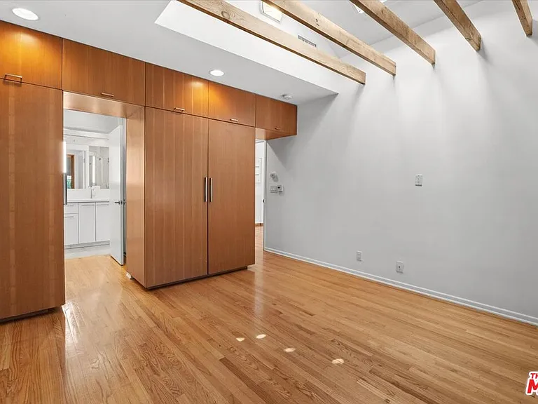 4031 Hollyline Ave — Photo 17