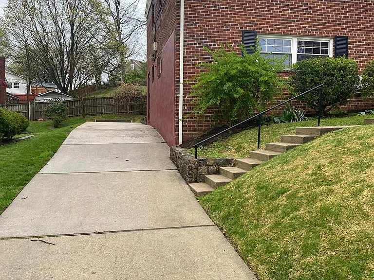 12107 Hunters Ln — Photo 2