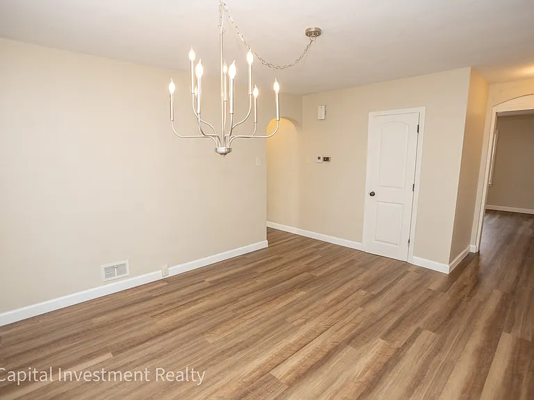 1120 E McCarty St — Photo 8