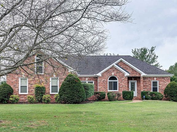 2nd image of 1346 Ascot Ln