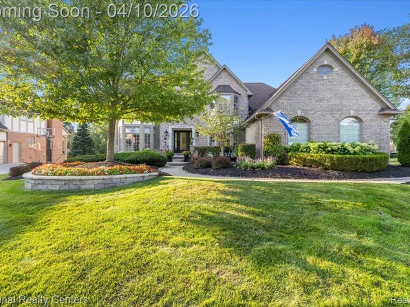 21555 Chase Dr, Novi, MI 48375