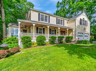 13 Macintosh Dr, Oxford, CT 06478