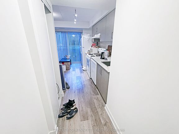 3rd image of 231 College St #502R