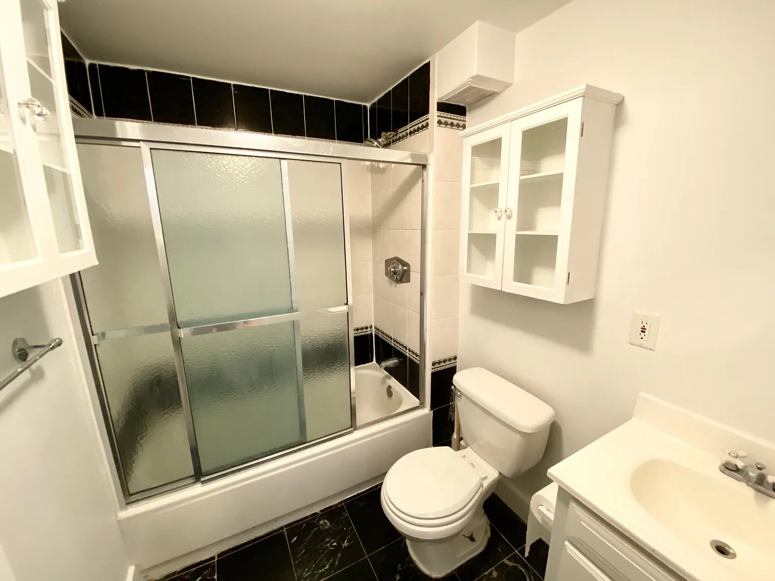 1 bed, 750 sqft, $3,500 — Photo 2