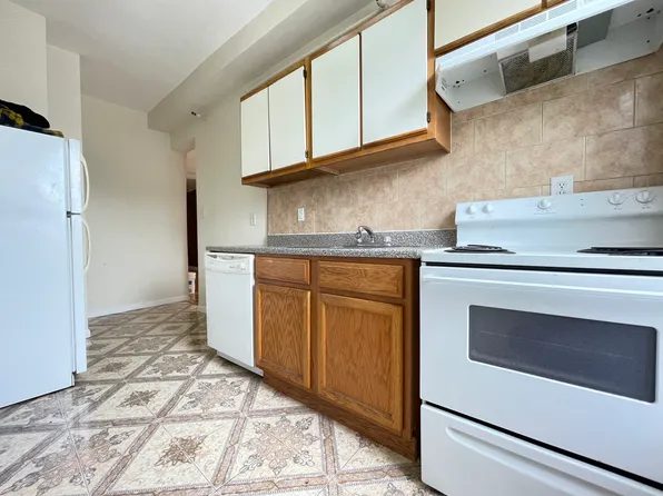 490 Ocean Parkway image 1 of 6