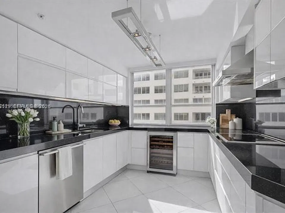 5025 Collins Avenue Cu #903
