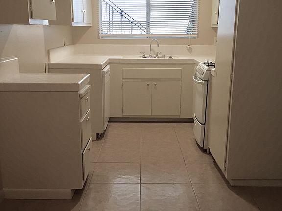 3rd image of 1193 E Washington Blvd APT 2