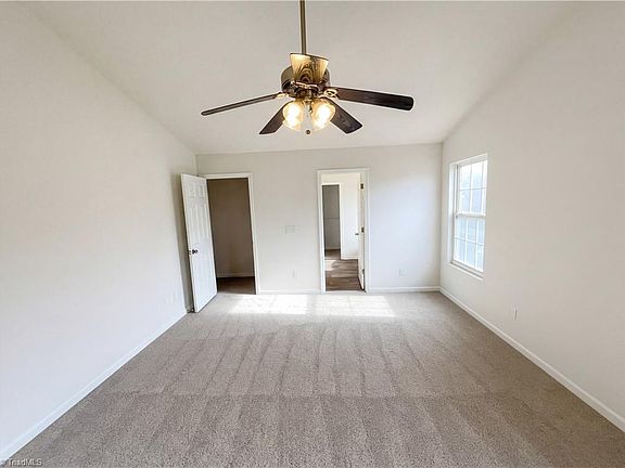 4th image of 1942 Briar Run Dr