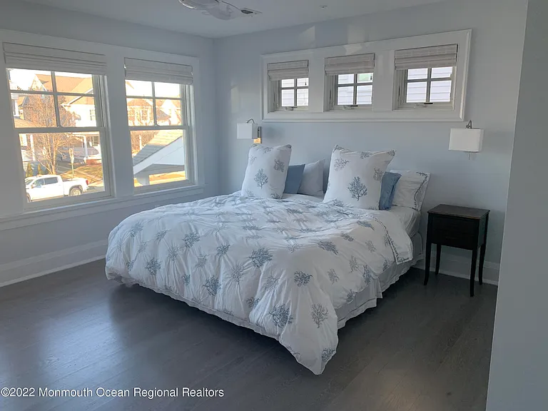 117 Sylvania Ave — Photo 29