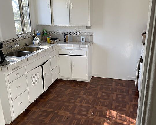 5th image of 1050 W 60th Pl Unit 1/2