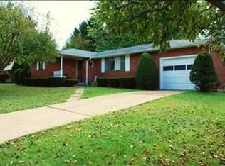 7 Fairlawn Blvd, Zelienople, PA 16063