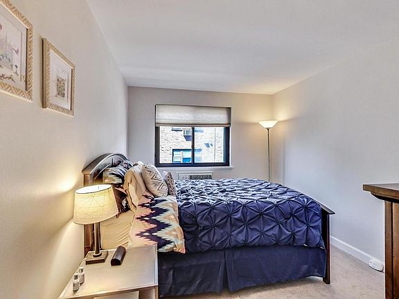 5th image of 607 W Wrightwood Ave APT 408