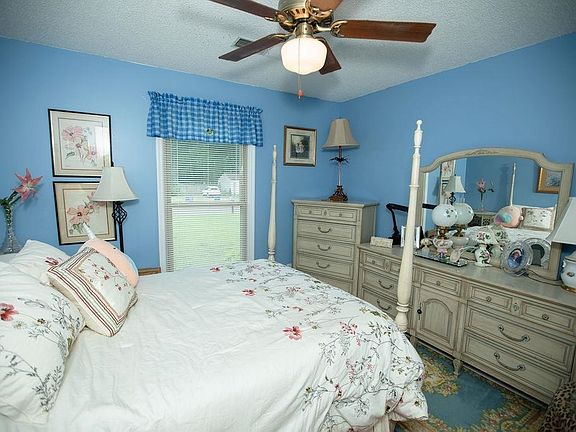 5th image of 137 Oak Hill Dr