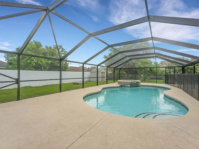 5335 NW Conley Dr — Photo 18