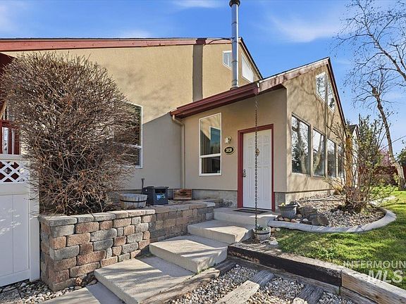 3rd image of 3020 Westview Ln