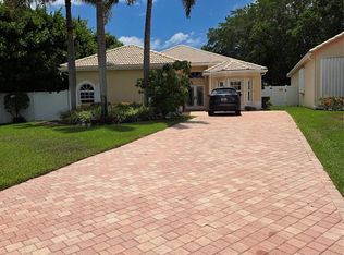 7568 Eagle Point Dr, Delray Beach, FL 33446